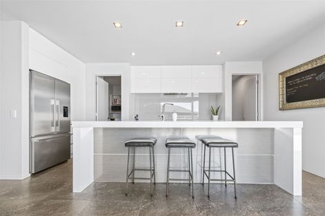 Photo of property in 172 Saint James Drive, Huntington, Hamilton, 3210