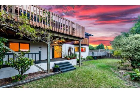 Photo of property in 7 Pokapu Street, Titirangi, Auckland, 0600