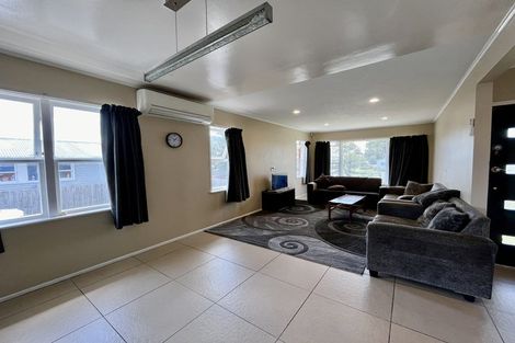 Photo of property in 35 Addington Avenue, Manurewa, Auckland, 2102