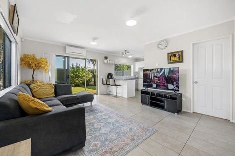 Photo of property in 16 Castlehill Court, Wattle Downs, Auckland, 2103