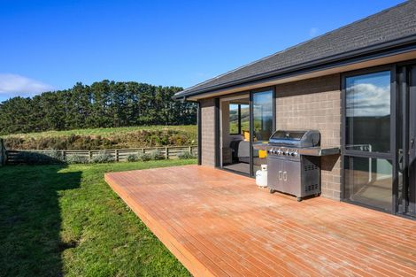 Photo of property in 50 Atlantic Drive, Fitzherbert, Palmerston North, 4410