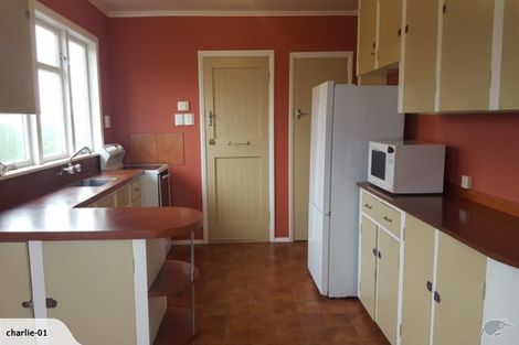 Photo of property in 15 Laird Street, Castlecliff, Whanganui, 4501