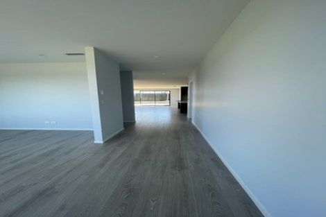 Photo of property in 4 Pineview Drive, Rosehill, Papakura, 2113
