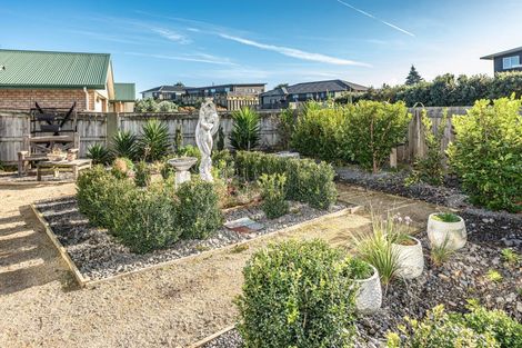 Photo of property in 14 Golf Vue Place, Castlecliff, Whanganui, 4501