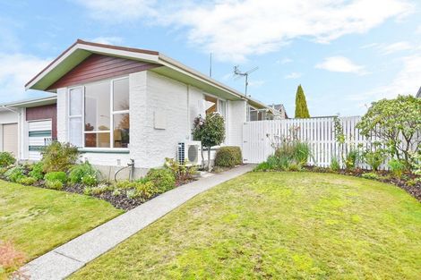 Photo of property in 1 Larkhill Place, Russley, Christchurch, 8042