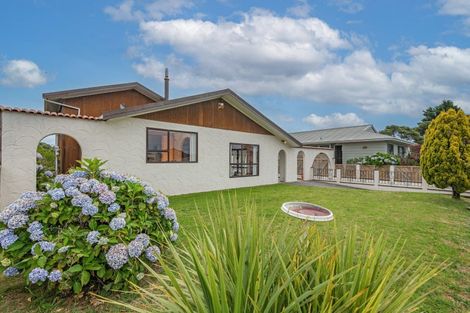 Photo of property in 14 Norfolk Crescent, Otaki Beach, Otaki, 5512