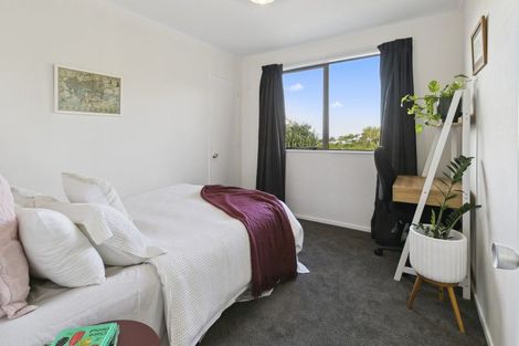 Photo of property in 5 Ladbrooke Drive, Newlands, Wellington, 6037