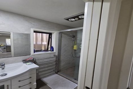 Photo of property in 19 Brunton Place, Glenfield, Auckland, 0629