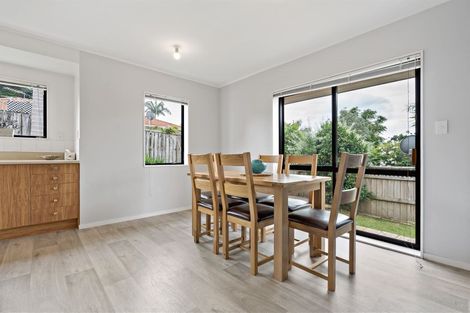 Photo of property in 8 Skybird Place, Glen Eden, Auckland, 0602