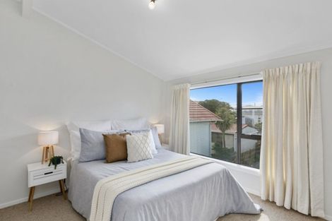 Photo of property in 200f6 Onepu Road, Lyall Bay, Wellington, 6022