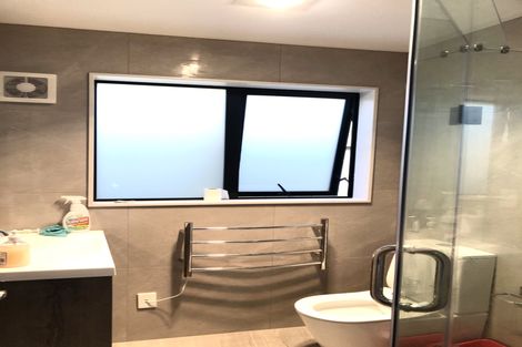 Photo of property in 8a Maunder Place, New Lynn, Auckland, 0600