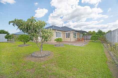 Photo of property in 15 Hillwell Drive, Henderson, Auckland, 0612