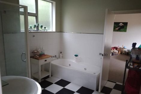 Photo of property in 68b Chatsworth Road, Silverstream, Upper Hutt, 5019