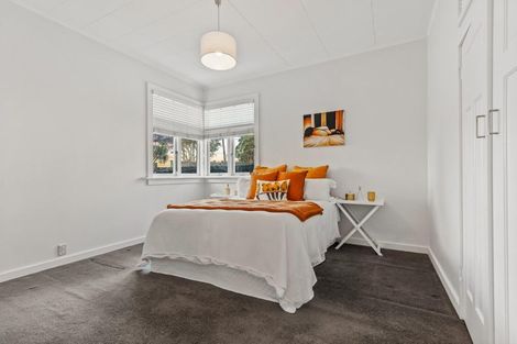 Photo of property in 21 Islington Avenue, New Lynn, Auckland, 0600