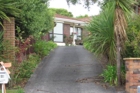 Photo of property in 2/83 Manhattan Heights, Glendene, Auckland, 0602