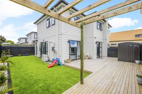 Photo of property in 16 Rosarina Lane, Takanini, 2112