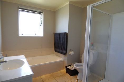 Photo of property in 24 Selak Place, Glen Eden, Auckland, 0602