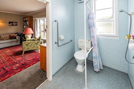 Photo of property in 2 Kent Road, Saint Johns Hill, Whanganui, 4501