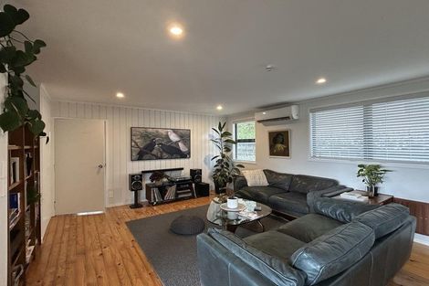 Photo of property in 56 Valley View Road, Glenfield, Auckland, 0629