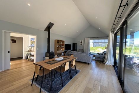Photo of property in 32 Falconer Rise, Jacks Point, Queenstown, 9371