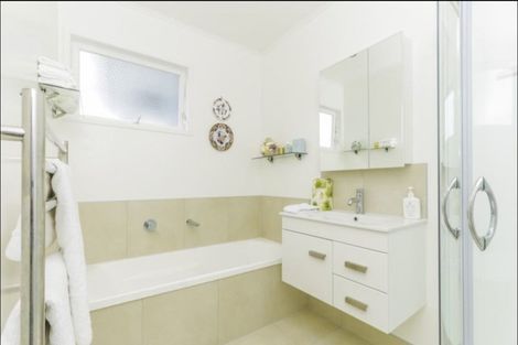 Photo of property in 154 Bleakhouse Road, Mellons Bay, Auckland, 2014