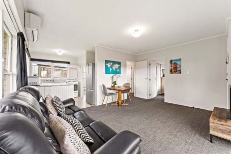 Photo of property in 1/6 Segedin Place, Glenfield, Auckland, 0629