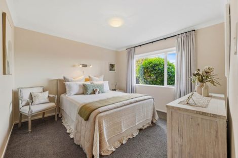 Photo of property in 3 Pounamu Place, Shelly Park, Auckland, 2014