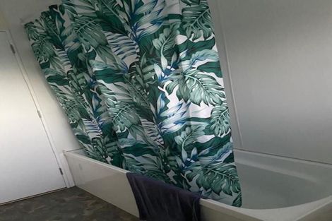 Photo of property in 186 Newlands Road, Newlands, Wellington, 6037