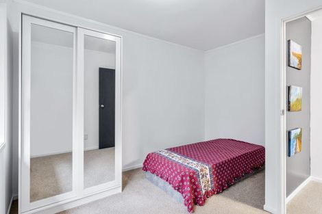 Photo of property in 2/94 Kaurilands Road, Titirangi, Auckland, 0602