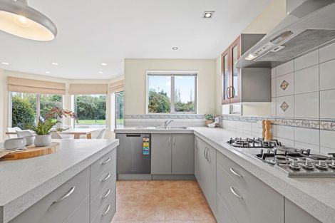 Photo of property in 64 Willowview Drive, Redwood, Christchurch, 8051