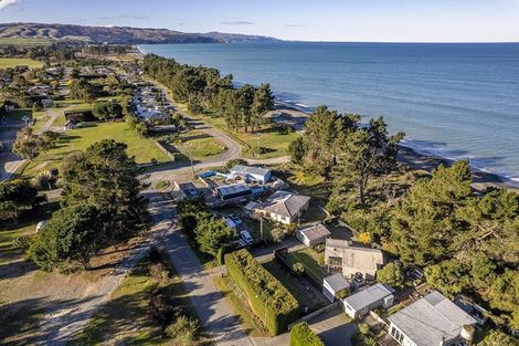 Photo of property in 15 South Crescent, Amberley, 7481