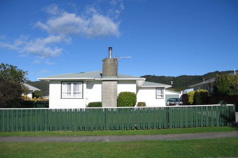 Photo of property in 5 Kumeroa Grove, Wainuiomata, Lower Hutt, 5014