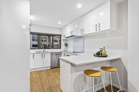 Photo of property in 13 Millcroft Lane, Ranui, Auckland, 0612