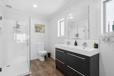 Photo of property in 17 Uxbridge Terrace, Waikawa Beach, Levin, 5573