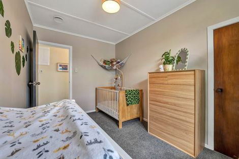 Photo of property in 33 Turakina Street, Merrilands, New Plymouth, 4312