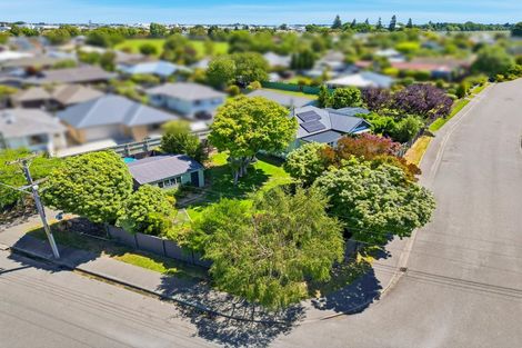 Photo of property in 42 Middlepark Road, Sockburn, Christchurch, 8042