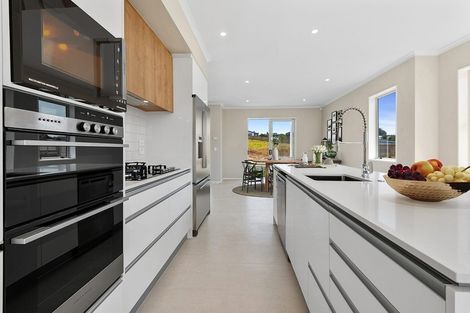 Photo of property in 17 Kuku Avenue, Red Beach, 0932