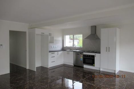 Photo of property in 15 Fernhaven Place, Massey, Auckland, 0614