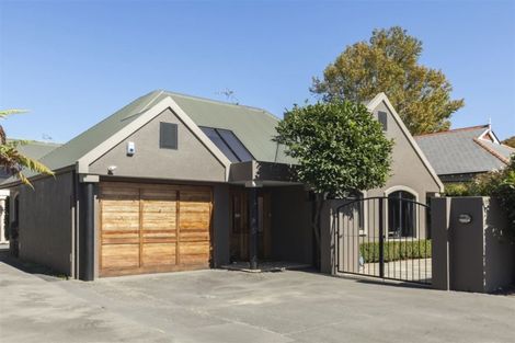 Photo of property in 135 Fendalton Road, Fendalton, Christchurch, 8052