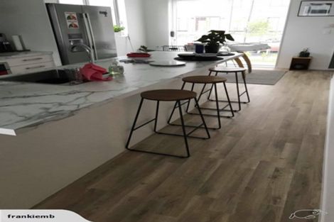 Photo of property in 10 Manutewhau Road, Massey, Auckland, 0614