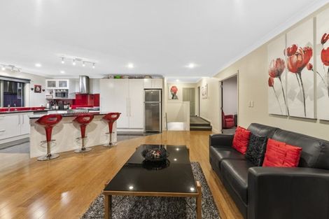 Photo of property in 322b Glenfield Road, Glenfield, Auckland, 0629