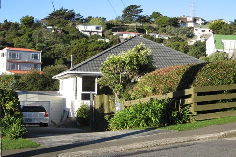 Photo of property in 33 Lyndfield Lane, Newlands, Wellington, 6037