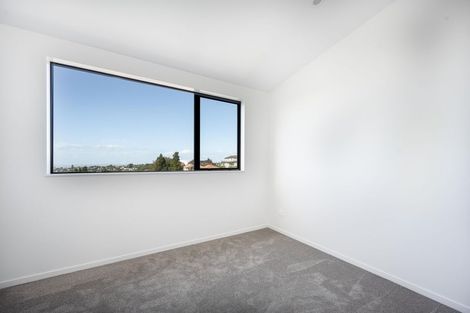 Photo of property in 4/737 East Coast Road, Browns Bay, Auckland, 0630