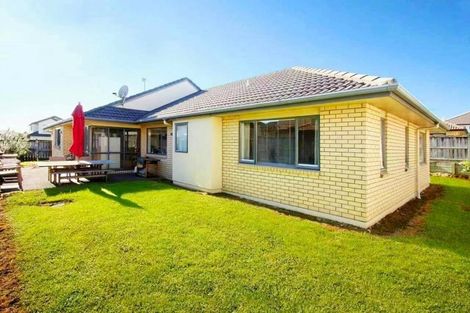 Photo of property in 11 Glanmire Place, Flat Bush, Auckland, 2016