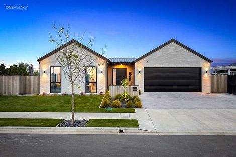 Photo of property in 12 Oakville Close, Rangiora, 7400