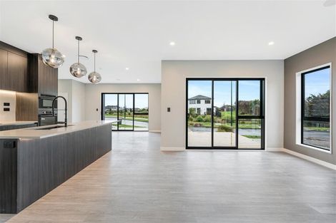 Photo of property in 18 Emerald Avenue, Rosehill, 2113