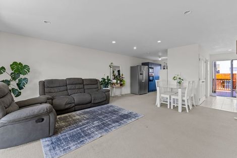 Photo of property in 4/3 Hulme Place, Henderson, Auckland, 0612