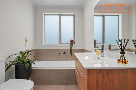 Photo of property in 5 Sauterne Road, Kumeu, 0810