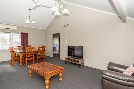 Photo of property in 17 Kentucky Crescent, Nawton, Hamilton, 3200