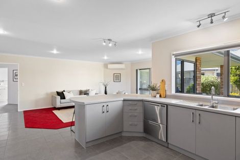 Photo of property in 21 Madison Street, Cambridge, 3434